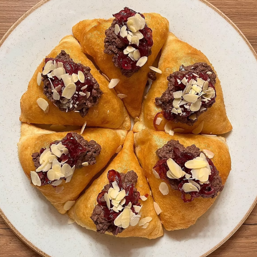 Montanare with cranberry compote and toasted almond flakes