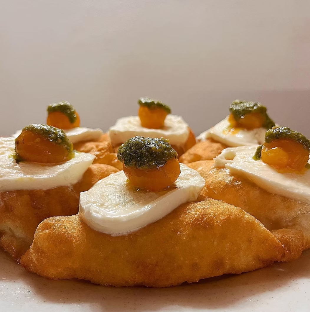Montanare with fresh mozzarella, pesto and roasted tomato